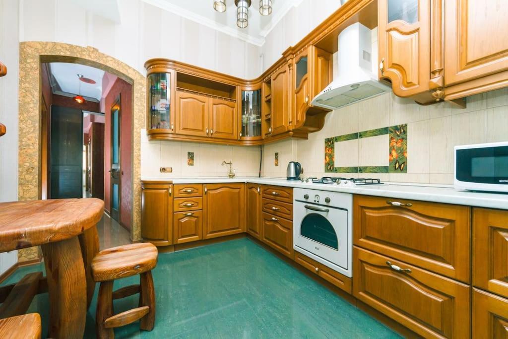 Apartment With View On Inpedendence Square Khreshchatyk Kyiv Exterior photo